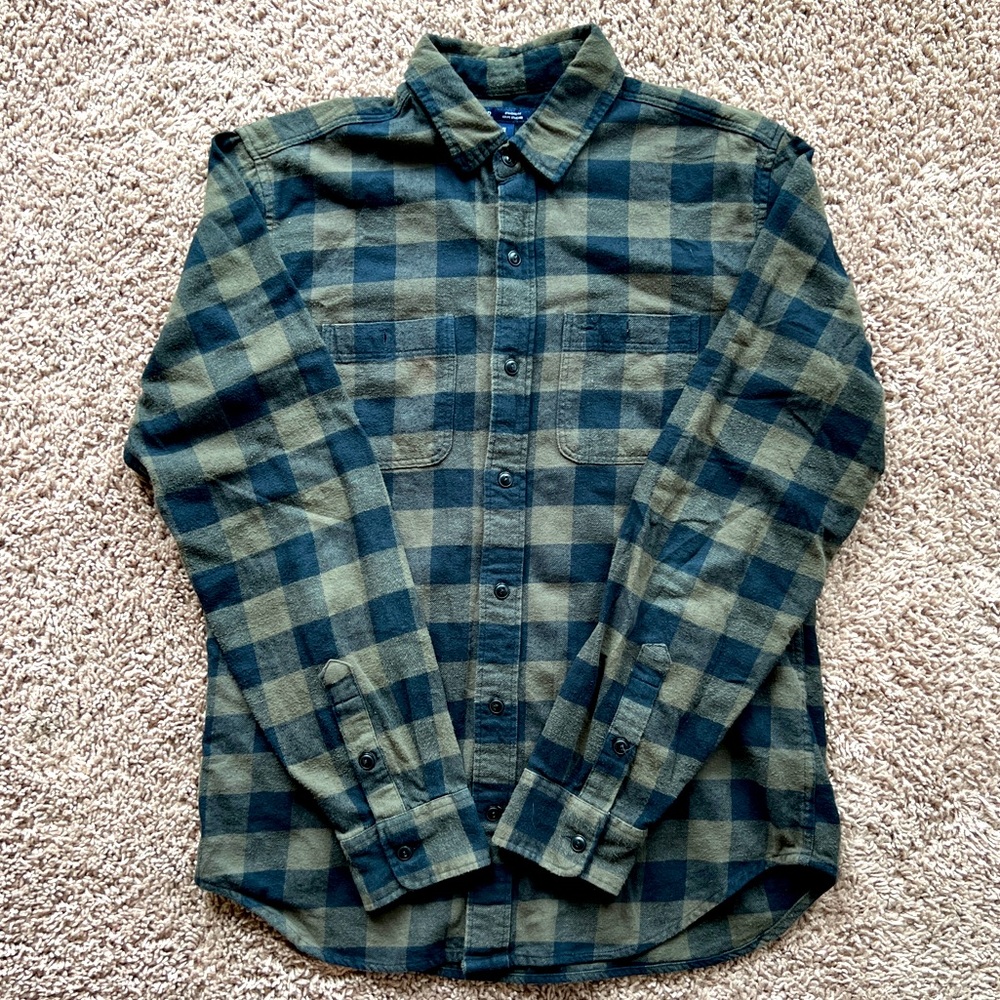 Men’s Gap Button Up | Size: M | Black & Green
